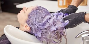 woman shampoo